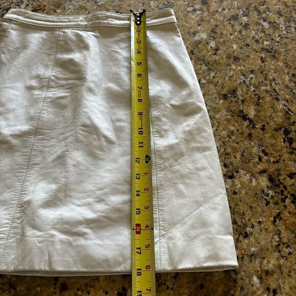 White Leather Skirt‎ Lined Bermans size 6 Vintage Y2K - Picture 4 of 7